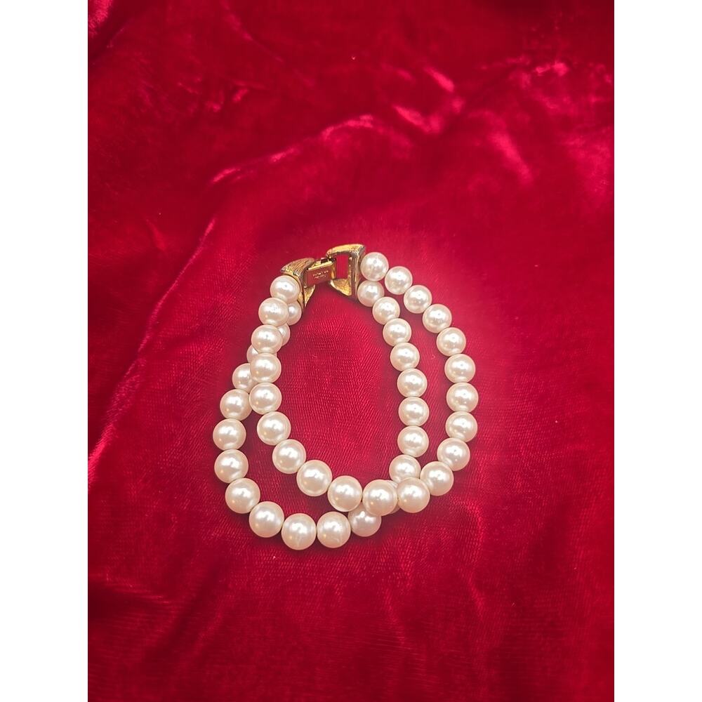 Signed Napier Vintage Pearl Bracelet Double‎ Strand White Beautiful Clasp 1980s